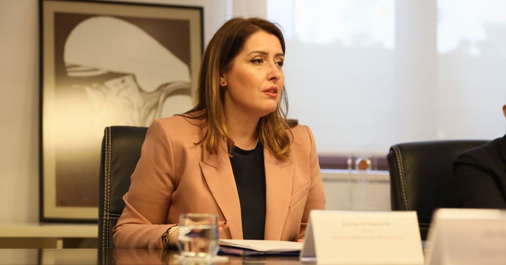 Miratohet ligji per femijet e deshmoreve, marrin pagen e plote te prindit